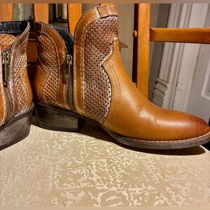 Sterling River Boots Women 8.5 Brown  Leather Ankle Boots Diamond Laser Cut